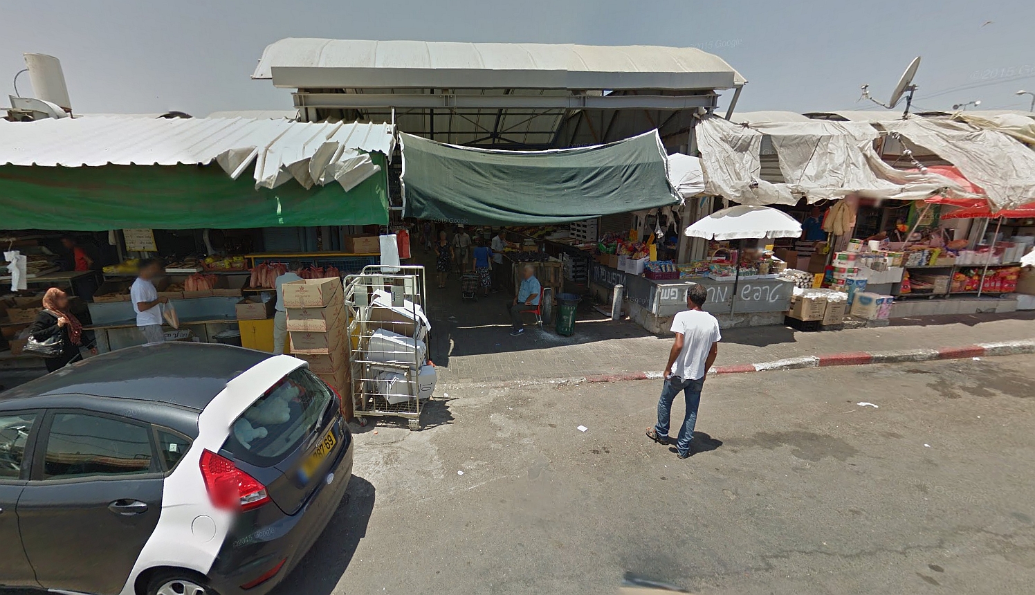 רחוב בשוק. מטרפאש טרי ועד אביזרי רכיבה על גמלים (צילום: גוגל מפות)